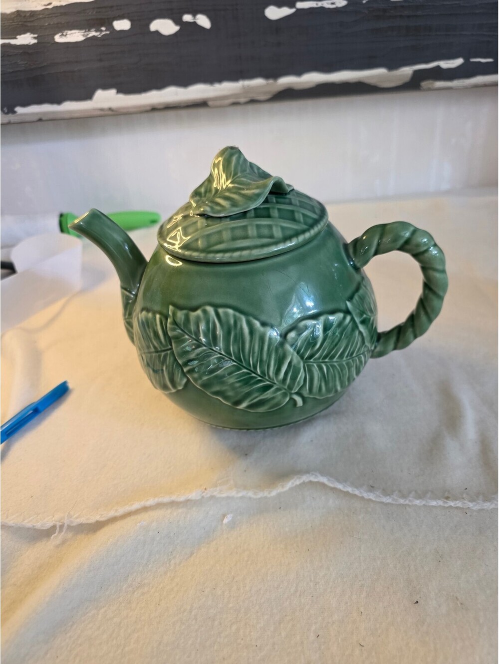Bordallo Pinheiro Green Majolica Leaf Teapot Portugal Basketweave Lid Chipped